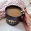 Keramiktasse mit Aufschrift „Coffee ADDICT“, 410 ml (schwarz, mit goldener Aufschrift)